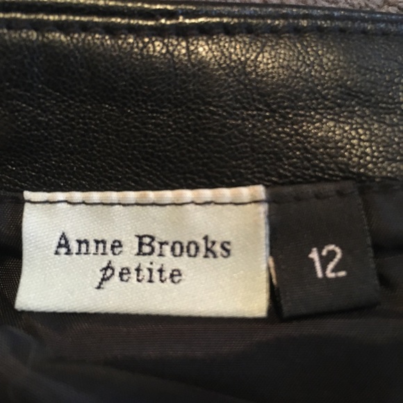 Anne Brooks Petite Sz12 BLACK LEATHER SKIRT ADJUSTABLE BACK SLIT NICE very soft - Picture 3 of 10